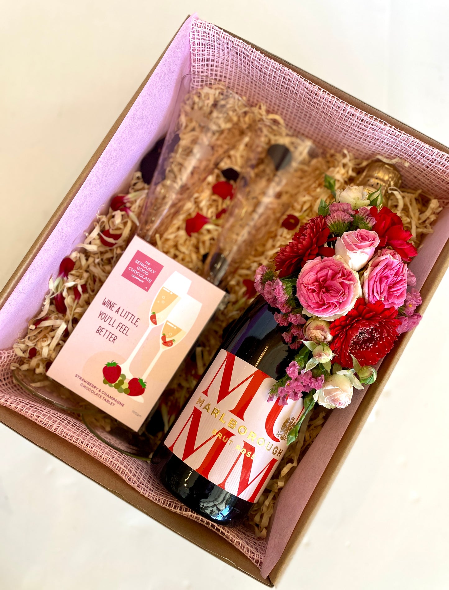 Mumm Marlborough Brut Rosé Romance Bundle