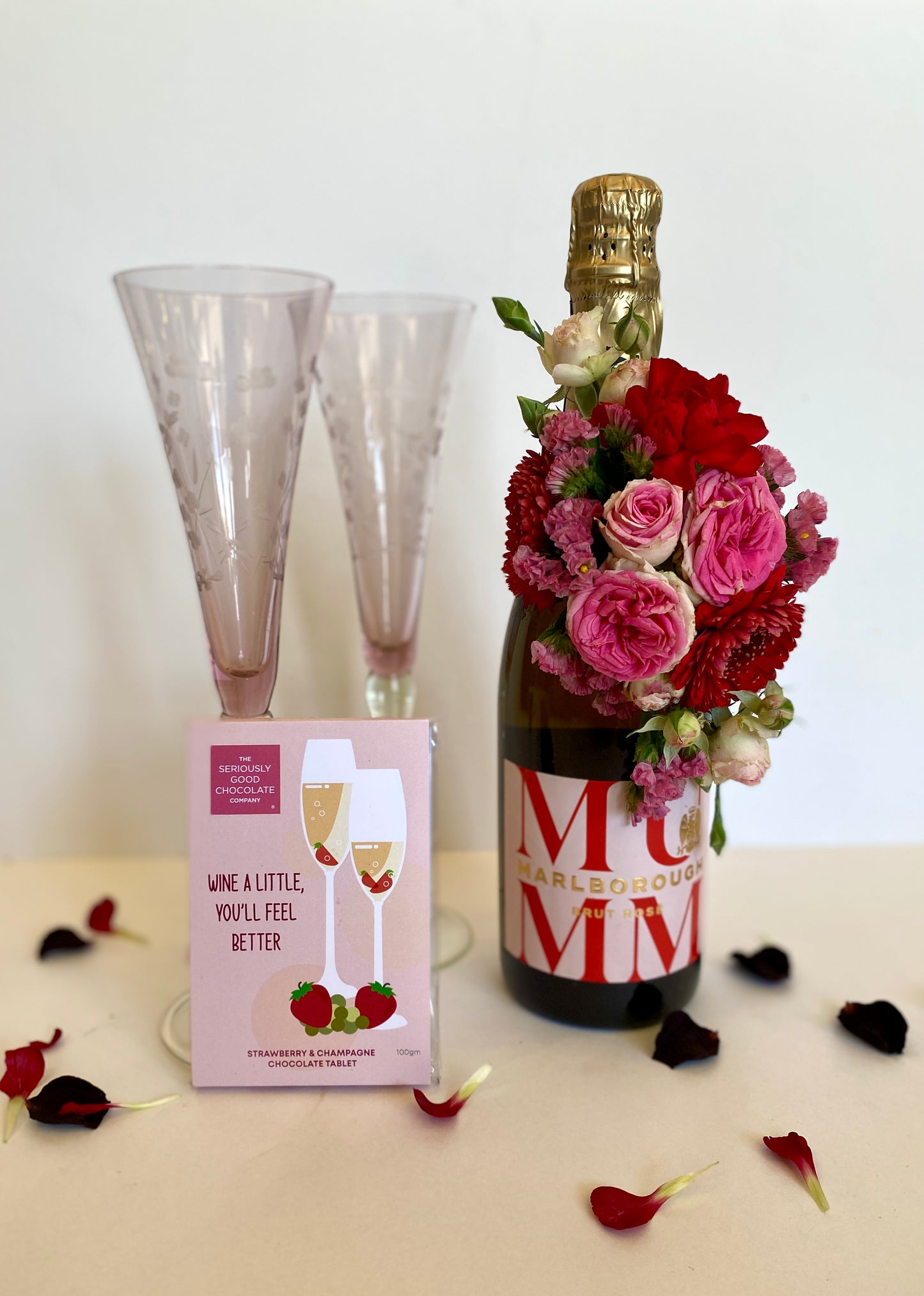 Mumm Marlborough Brut Rosé Romance Bundle